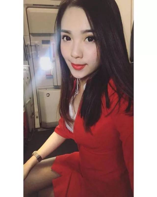 128间房主播跳舞 霓虹灯管